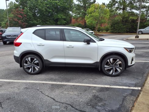 Certified 2024 Volvo XC40 B5 Plus w/ Protection Package Premier image 8