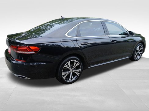 Certified 2020 Volkswagen Passat 2.0T SEL image 6