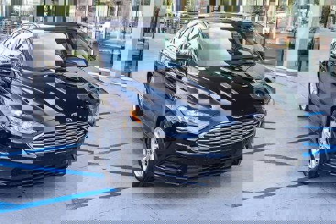 Used 2018 Ford Fusion SE w/ Fusion SE Technology Package image 3