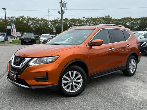Used 2019 Nissan Rogue SV image 1