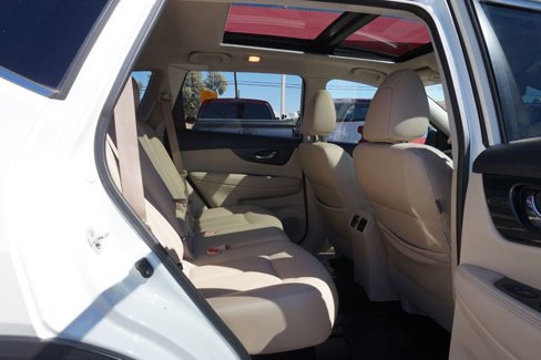 Used 2017 Nissan Rogue SL w/ SL Premium Package image 19