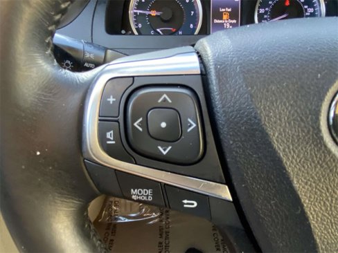 Used 2015 Toyota Camry image 18