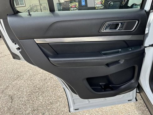 Used 2019 Ford Explorer XLT image 32