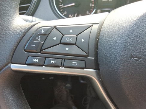 Used 2017 Nissan Rogue S image 24