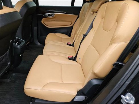 Used 2016 Volvo XC90 T6 Momentum w/ Momentum Plus Package image 16