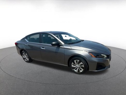 Used 2024 Nissan Altima 2.5 S image 2
