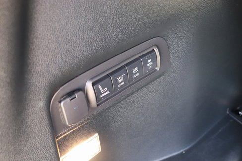 Used 2018 Ford Explorer Limited image 16
