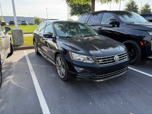 Used 2017 Volkswagen Passat 1.8T R-Line image 2