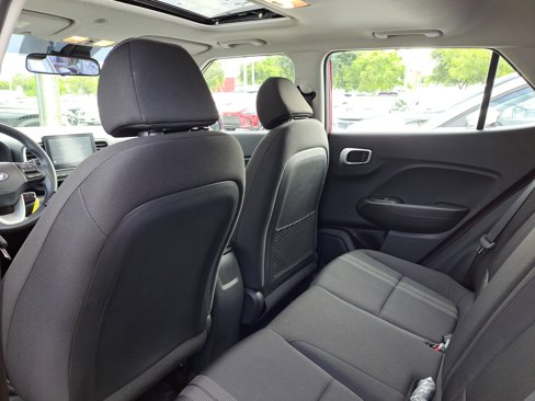 Used 2023 Hyundai Venue SEL w/ Cargo Package image 6