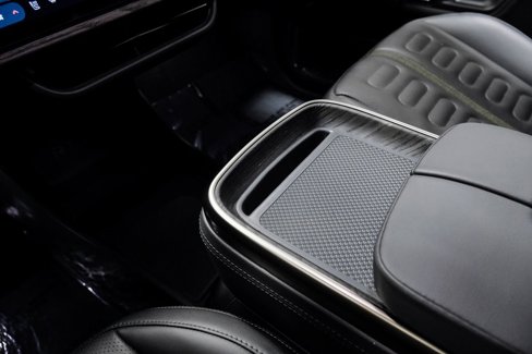 Used 2023 Rivian R1S Adventure image 31