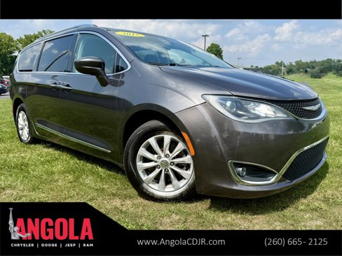 Used 2018 Chrysler Pacifica Touring-L image 1