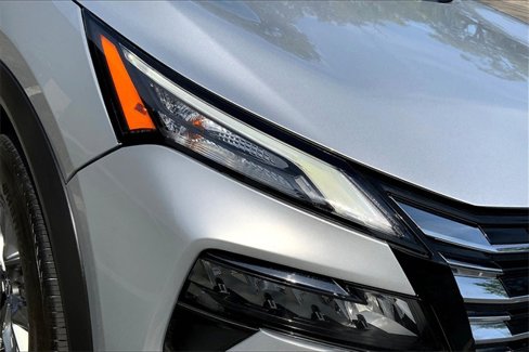 Used 2024 Nissan Rogue S image 26
