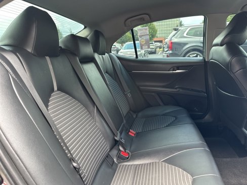 Used 2019 Toyota Camry SE image 18