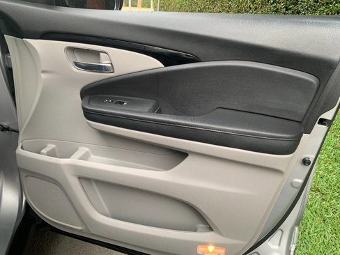 Used 2016 Honda Pilot Touring image 32