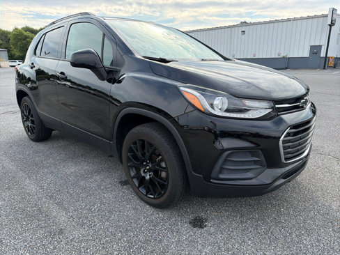 Used 2022 Chevrolet Trax LT w/ Midnight Edition image 3