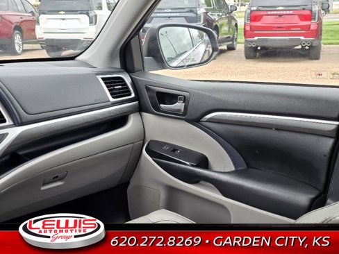 Used 2017 Toyota Highlander Limited image 16