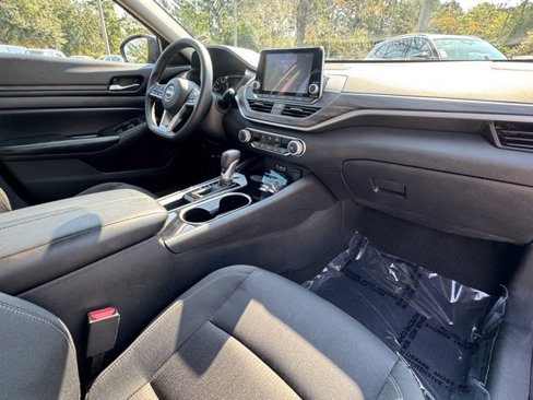 Used 2024 Nissan Altima 2.5 SV image 9