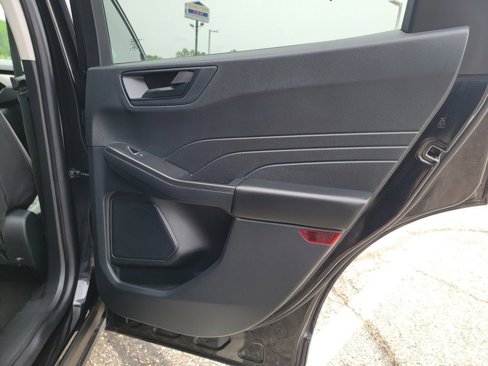 Used 2022 Ford Escape SE image 34