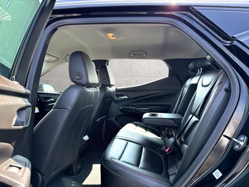 Used 2023 Chevrolet Bolt EUV LT w/ Convenience Package image 6