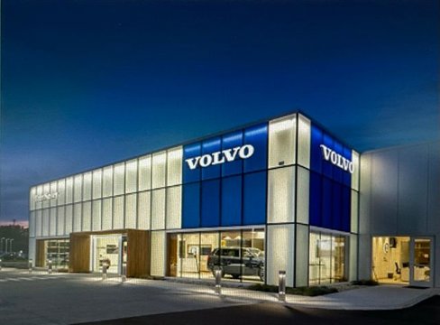 Certified 2023 Volvo XC60 T8 Ultimate w/ Climate Package image 45