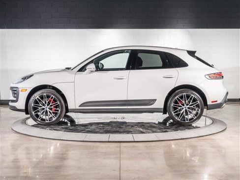 Certified 2024 Porsche Macan S image 2