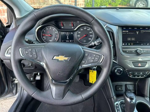 Used 2019 Chevrolet Cruze LT image 14