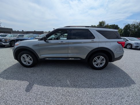 Certified 2022 Ford Explorer XLT w/ Equipment Group 202A image 3