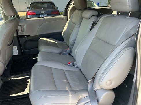 Used 2020 Toyota Sienna XLE image 18