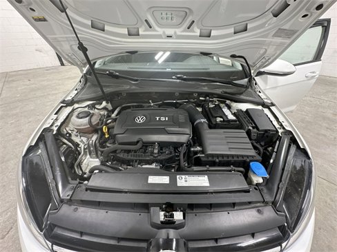 Used 2018 Volkswagen Golf S image 27
