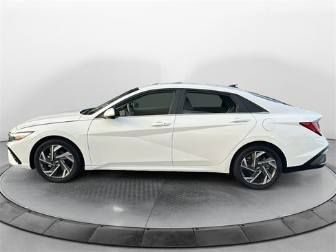 Used 2025 Hyundai Elantra SEL w/ Cargo Package image 4