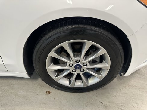 Used 2017 Ford Fusion SE w/ Fusion SE Technology Package image 23
