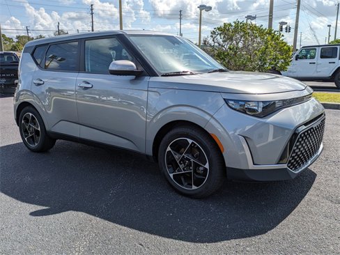 Used 2023 Kia Soul EX image 3