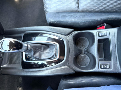 Used 2017 Nissan Rogue SV image 32