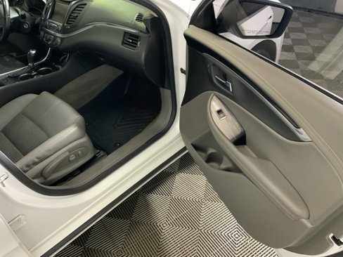Used 2017 Chevrolet Impala LT image 35