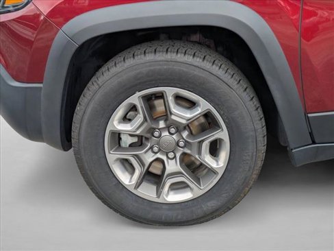 Used 2019 Jeep Cherokee Trailhawk image 21