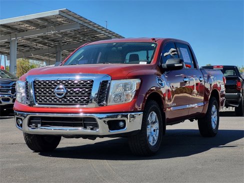 Used 2017 Nissan Titan SV image 2