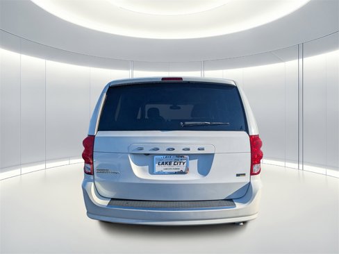 Used 2019 Dodge Grand Caravan SXT image 4