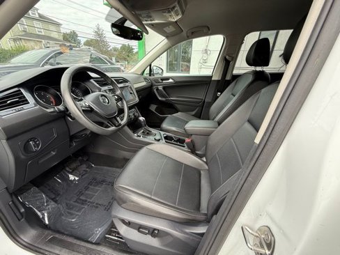 Used 2020 Volkswagen Tiguan SE image 17