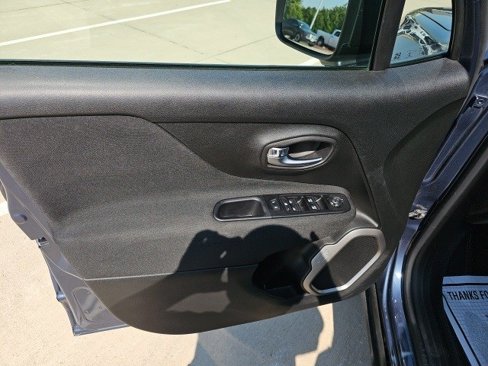 Used 2021 Jeep Renegade Latitude image 21