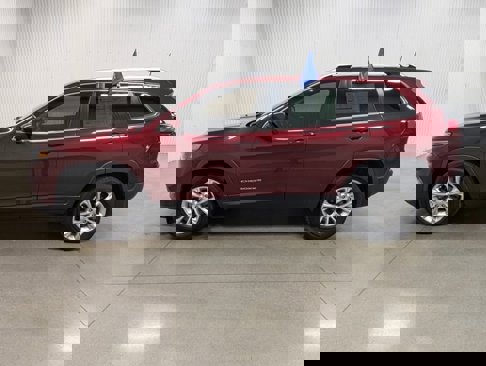 Used 2019 Jeep Cherokee Latitude w/ Popular Appearance Group image 1