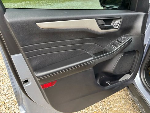 Used 2022 Ford Escape SE image 40