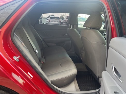 Certified 2025 Hyundai Elantra SE image 17