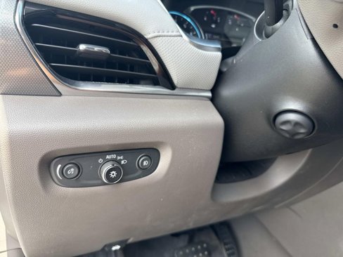 Used 2019 Chevrolet Traverse Premier w/ Driver Confidence II Package image 32