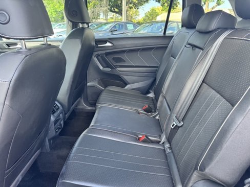 Certified 2022 Volkswagen Tiguan SE image 12