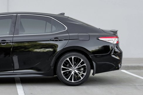 Used 2020 Toyota Camry SE image 10