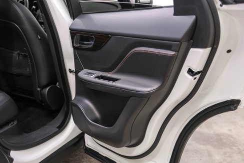 Used 2017 Jaguar F-PACE Prestige image 37