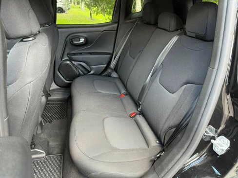 Used 2023 Jeep Renegade Latitude image 8