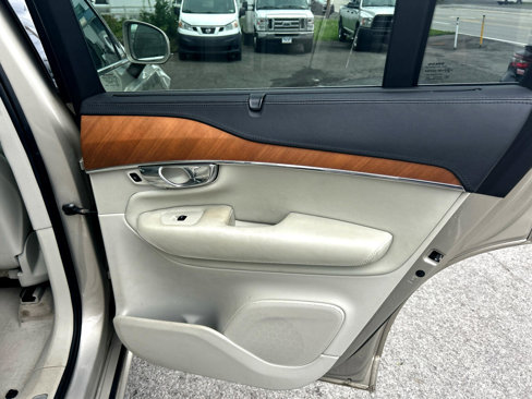 Used 2016 Volvo XC90 T6 Inscription w/ Vision Package image 22