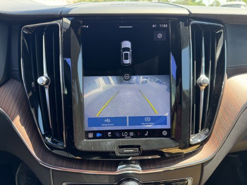 Certified 2023 Volvo XC60 B5 Ultimate w/ Climate Package image 23