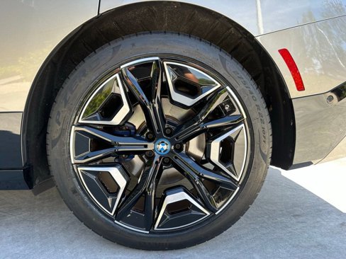 Used 2024 BMW iX xDrive50 w/ Sport Package image 39